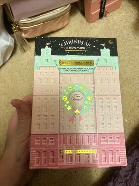 Too Faced Holiday Eyeshadow Palette - Pink and Mint